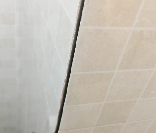 班戈瓷砖空鼓维修公司分享阳台瓷砖脱落的修复过程可以分为以下几个步骤
